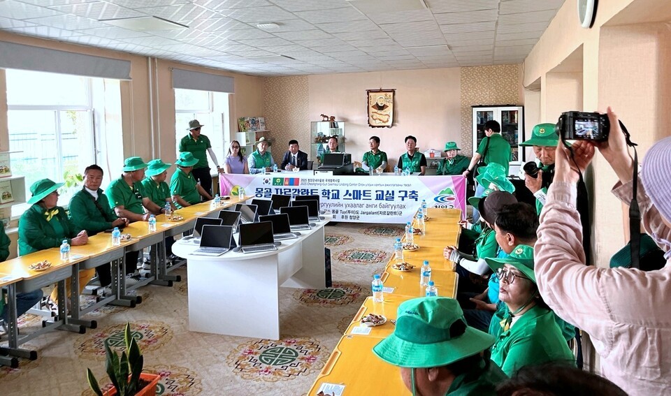 물품 전달식(노트북 및 빔 프르젝트)