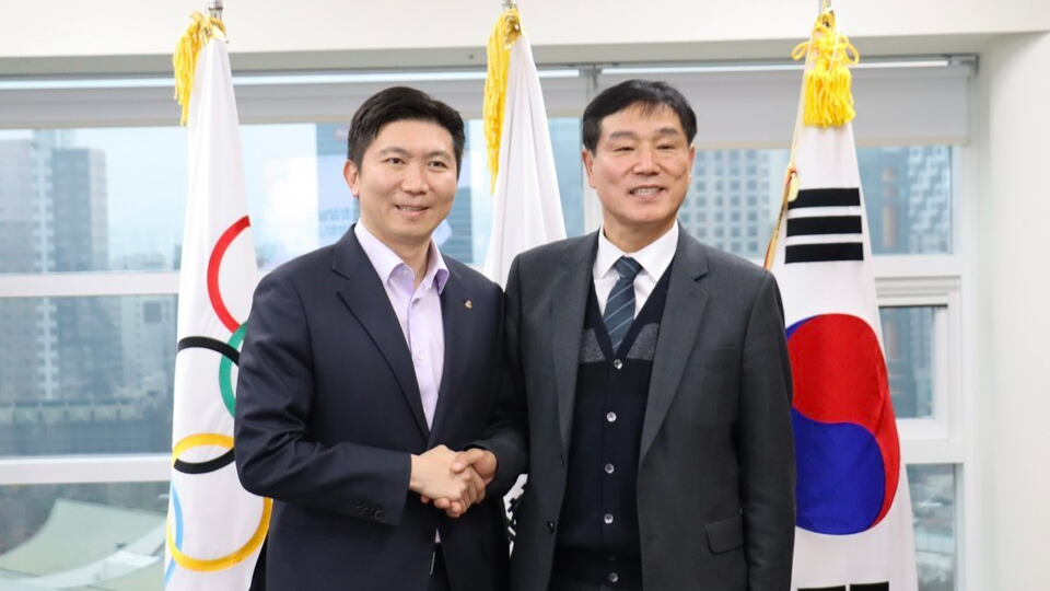 오른쪽 유승민대한체육회장, 왼쪽 정준영 계룡시체육회장