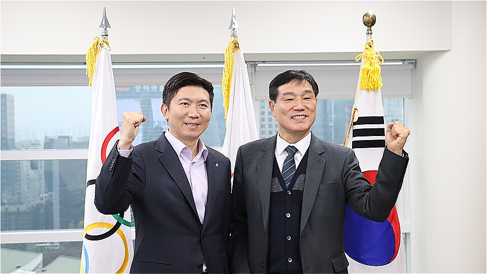 오른쪽 유승민대한체육회장, 왼쪽 정준영 계룡시체육회장