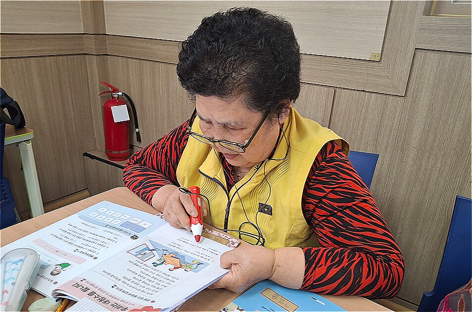 2025년 충남 문해교육 지원사업 참여자 이인순 씨 (사진제공: 금강종합사회복지관)